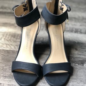 Chinese laundry size 8 black wedge EUC!